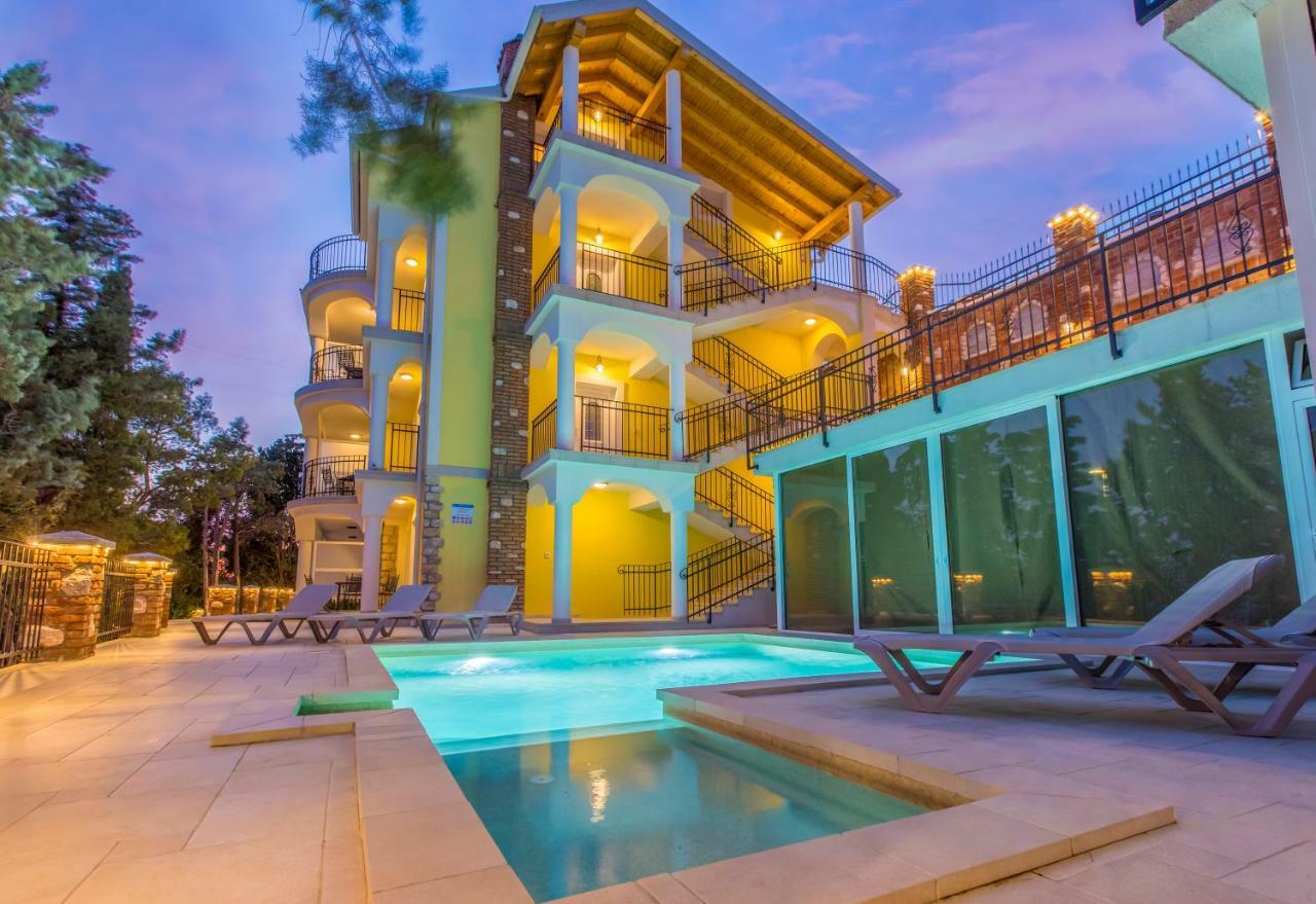 Palace Paulina Luxury Residence Novi Vinodolski Bagian luar foto